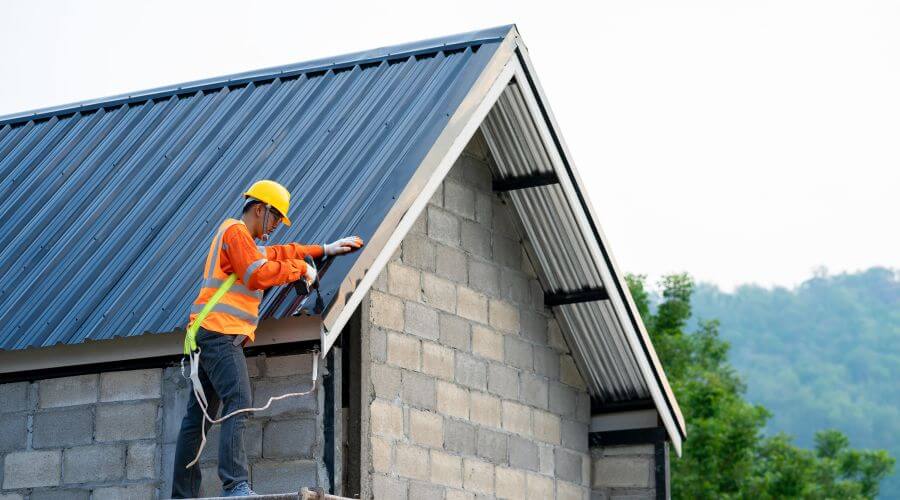 Professional gutter cleaning in Oakland, RI